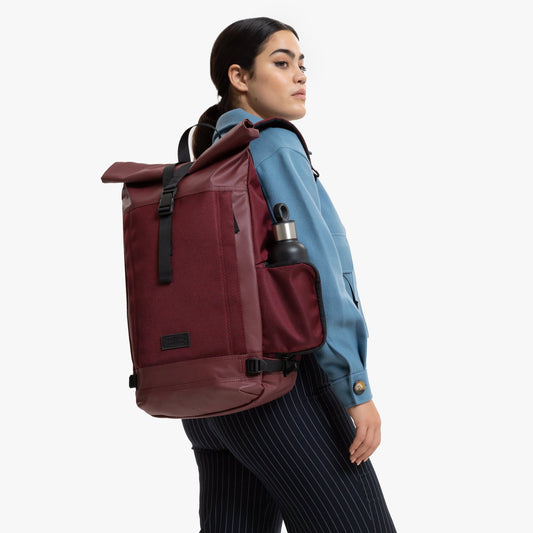Eastpak Tecum Roll Rucksack – 20 L, Roll-Top Öffnung, gepolstertes Laptopfach, wetterfest CNNCT Burgundy