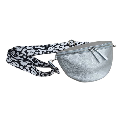 DOUBLE MAX – Banana Bag – Edle Crossbody- / Bodybag – 100 % vegan – 30 × 15 × 10 cm - silber