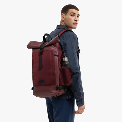 Eastpak Tecum Roll Rucksack – 20 L, Roll-Top Öffnung, gepolstertes Laptopfach, wetterfest CNNCT Burgundy