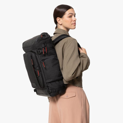 Eastpak Tecum Top Rucksack – 29,5 × 49 × 19,5 cm, 23 L, Laptopfach 15″, wasserabweisend - CNNCT Rip Black