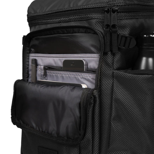 Eastpak Tecum Top Rucksack – 29,5 × 49 × 19,5 cm, 23 L, Laptopfach 15″, wasserabweisend - Cnnct coat