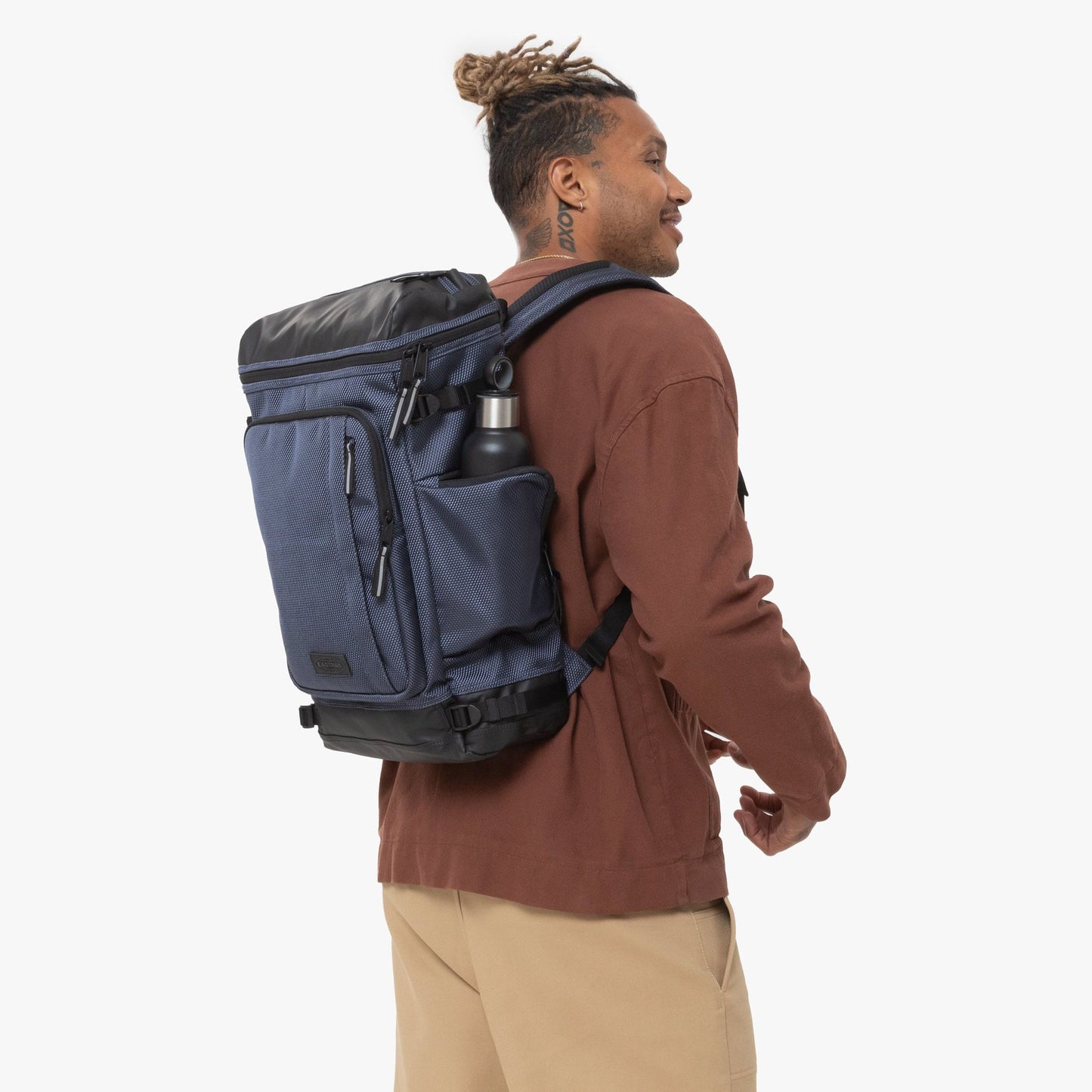 Eastpak Tecum Top Rucksack – 29,5 × 49 × 19,5 cm, 23 L, Laptopfach 15″, wasserabweisend - CNNCT marine