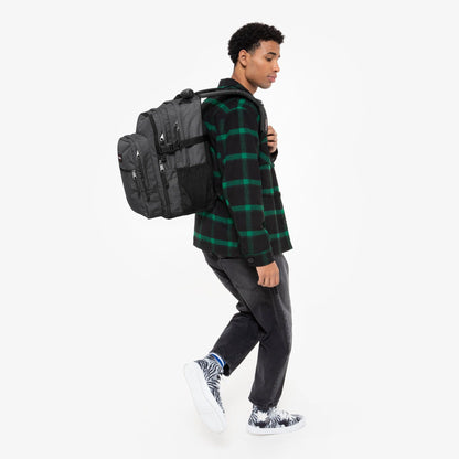 Eastpak Tutor Rucksack – groß, 48×32×26 cm, ca. 39 L Volumen, mit Laptopfach bis 15″ black denim